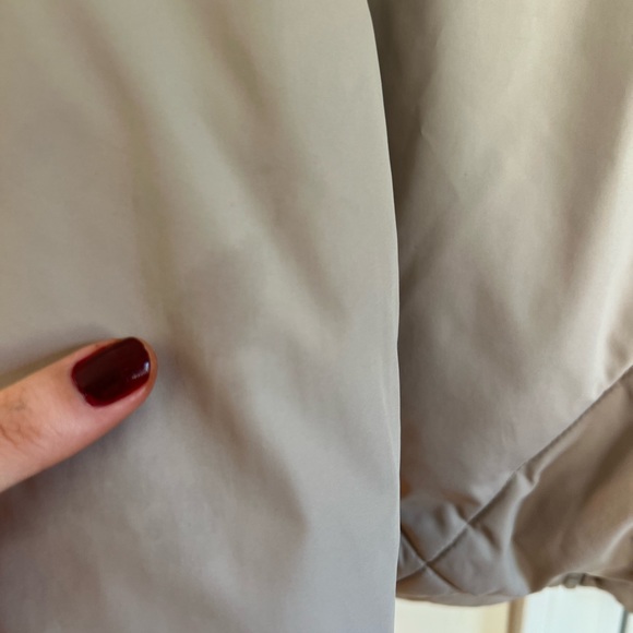 Abercrombie & Fitch neutral puffer jacket - Picture 2 of 8